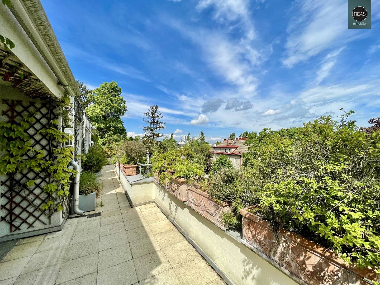 Commission-free: Döblinger Cottage Air-conditioned luxury penthouse apartment with 2 terraces Garages available