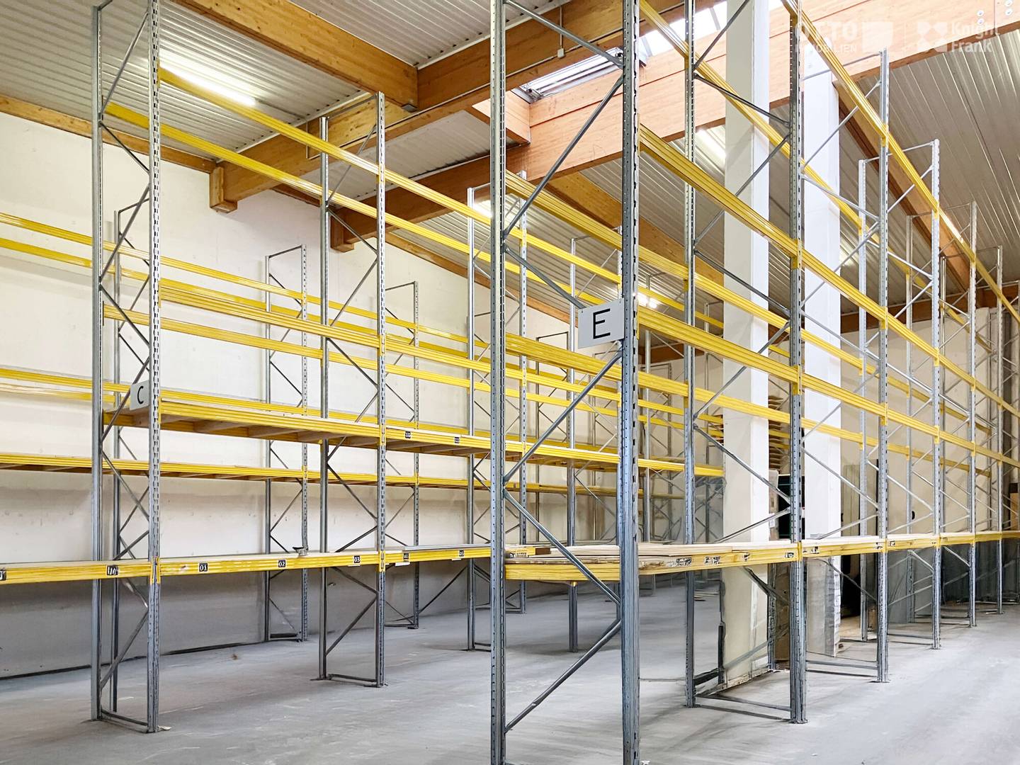 Lagerhalle und kleines Büro in zentraler Lage