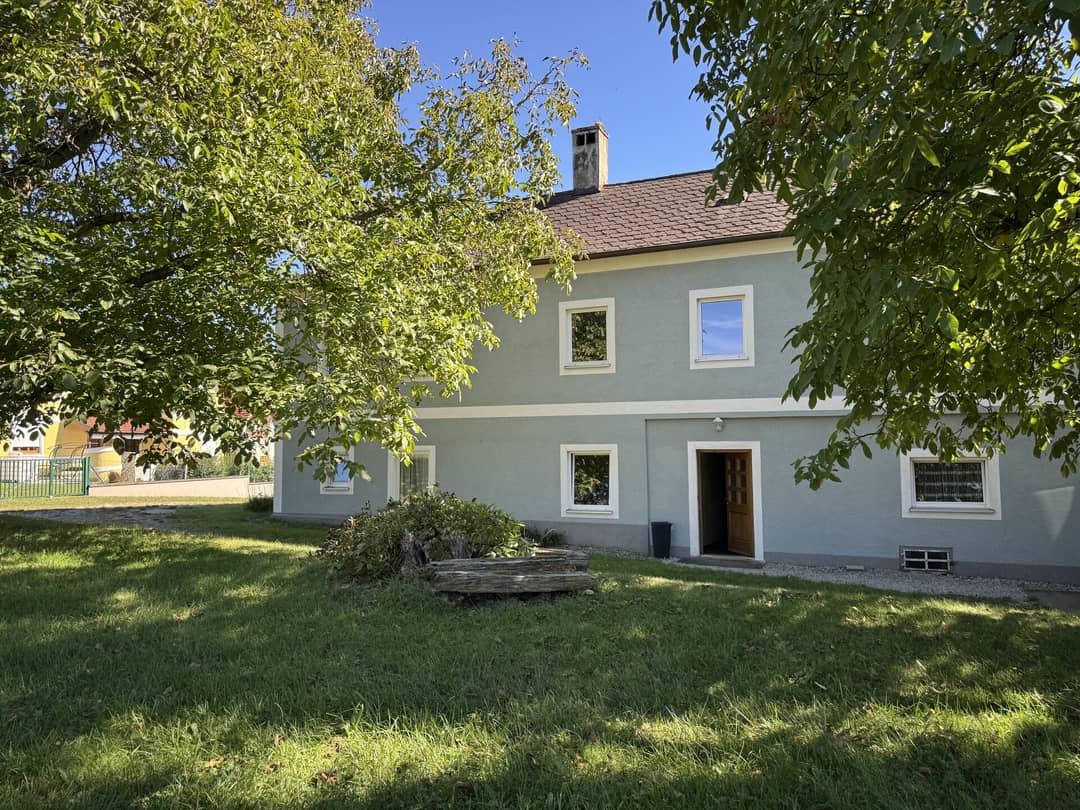 Bauernhaus mit Baugrundstück in Bergland-Landfriedstetten, 210 m² Wohnfläche
