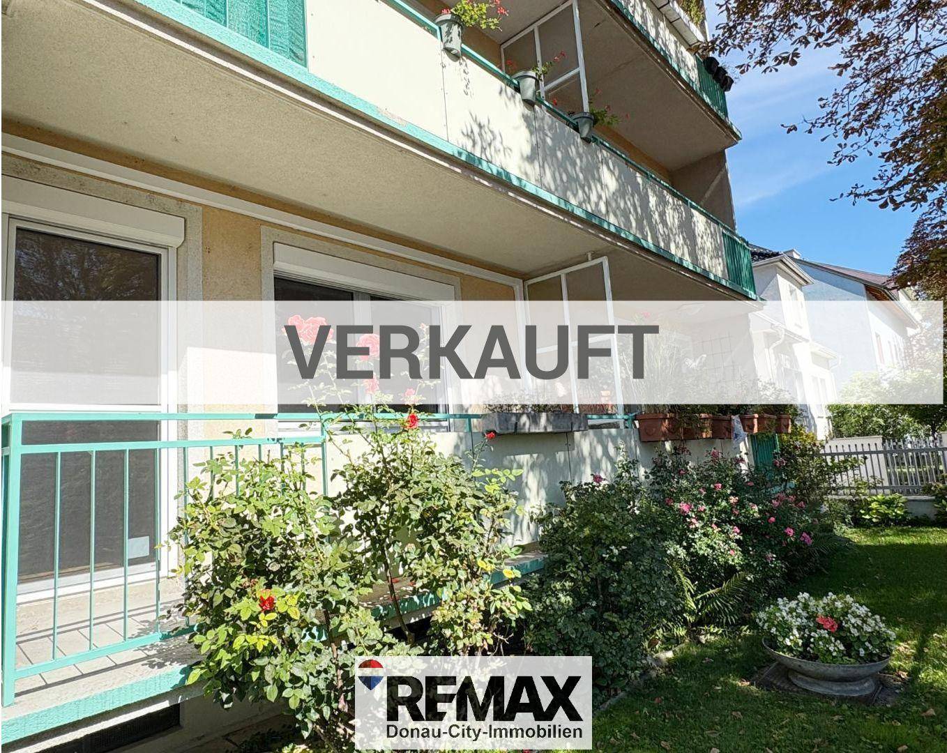 Renovated apartment with loggia near the train station