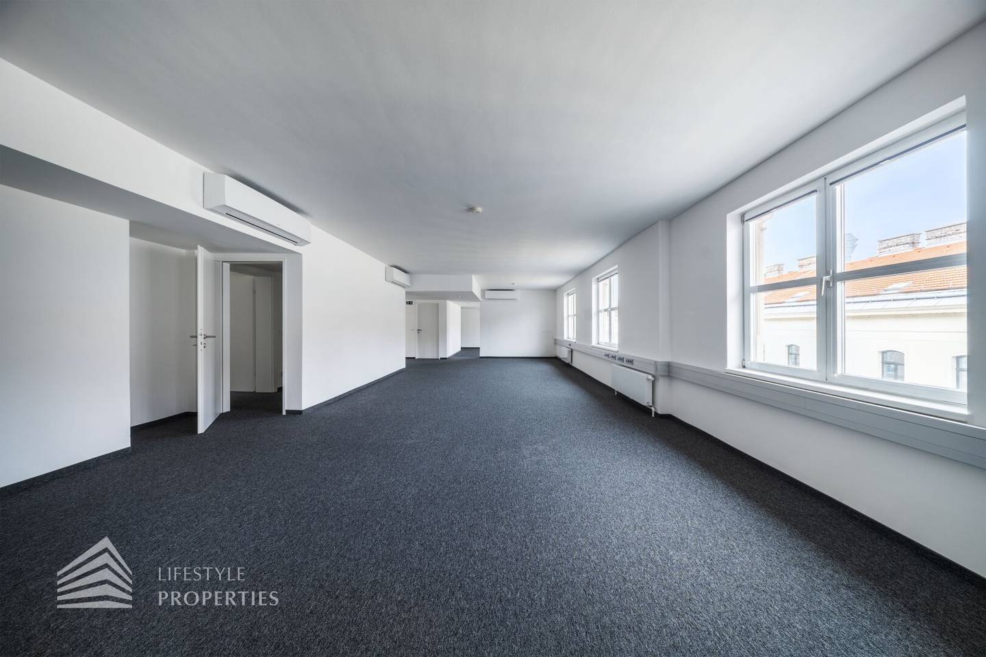 First occupancy! Spacious 4 room office in top location