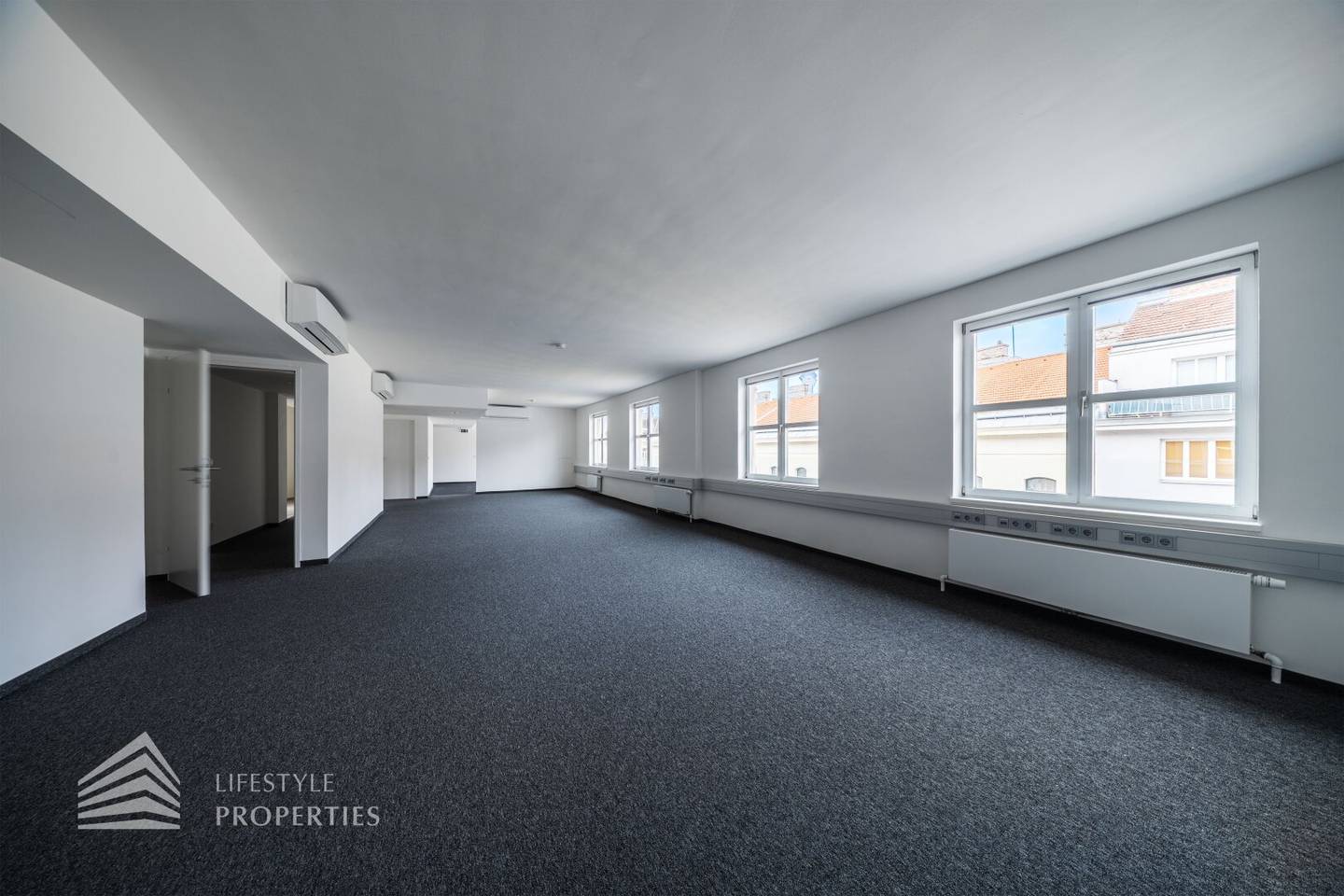 First occupancy! Spacious 4 room office in top location