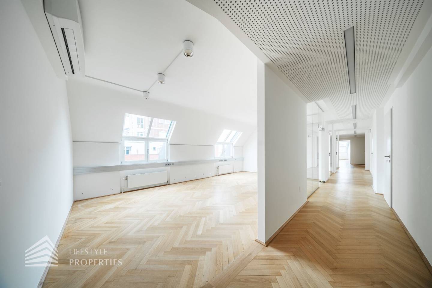 First occupancy! Renovated six room office in top location