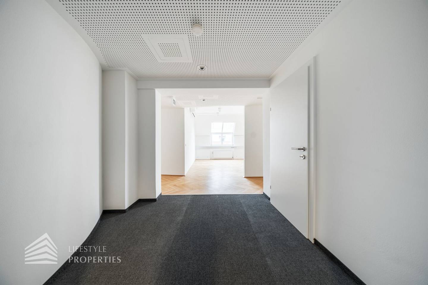 First occupancy! Renovated six room office in top location