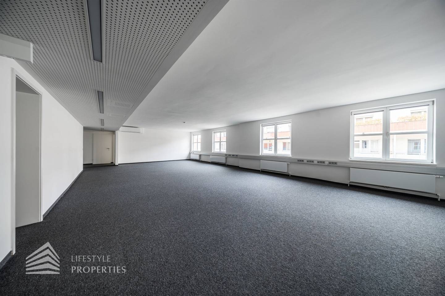 First occupancy! Elegant 4 room office in top location