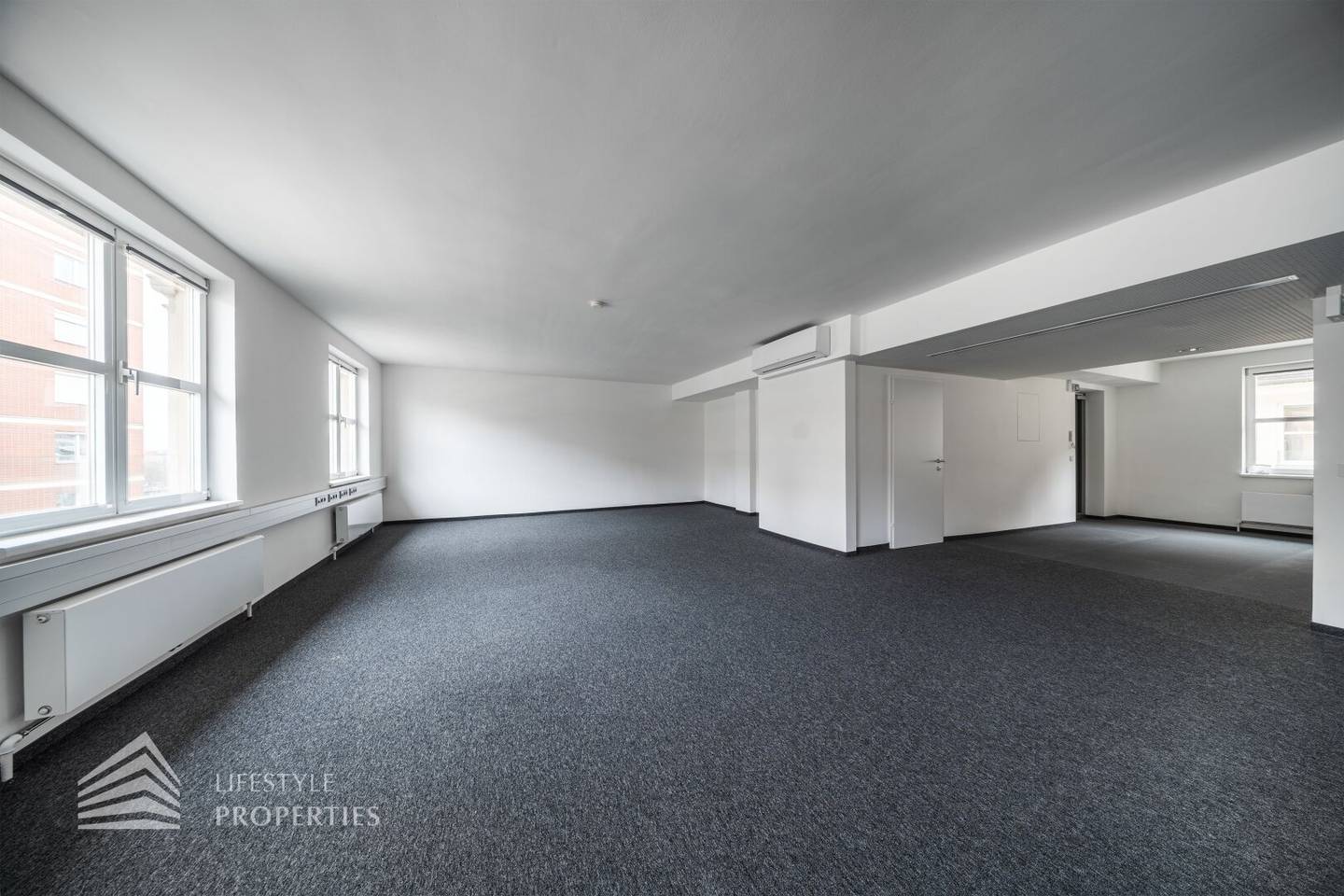First occupancy! Elegant 4 room office in top location