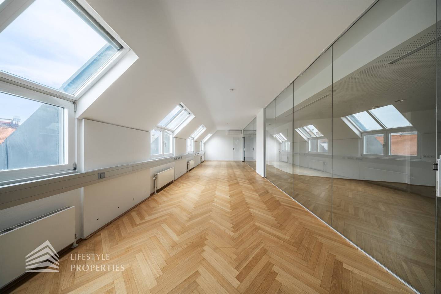 First occupancy! Impressive 6 room office in top location