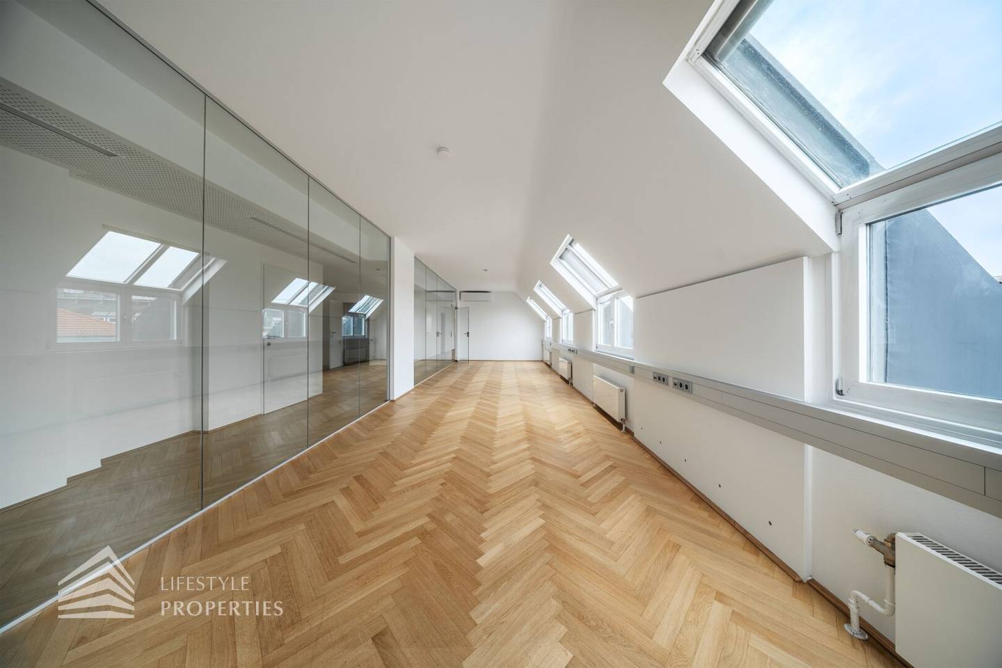 First occupancy! Impressive 6 room office in top location
