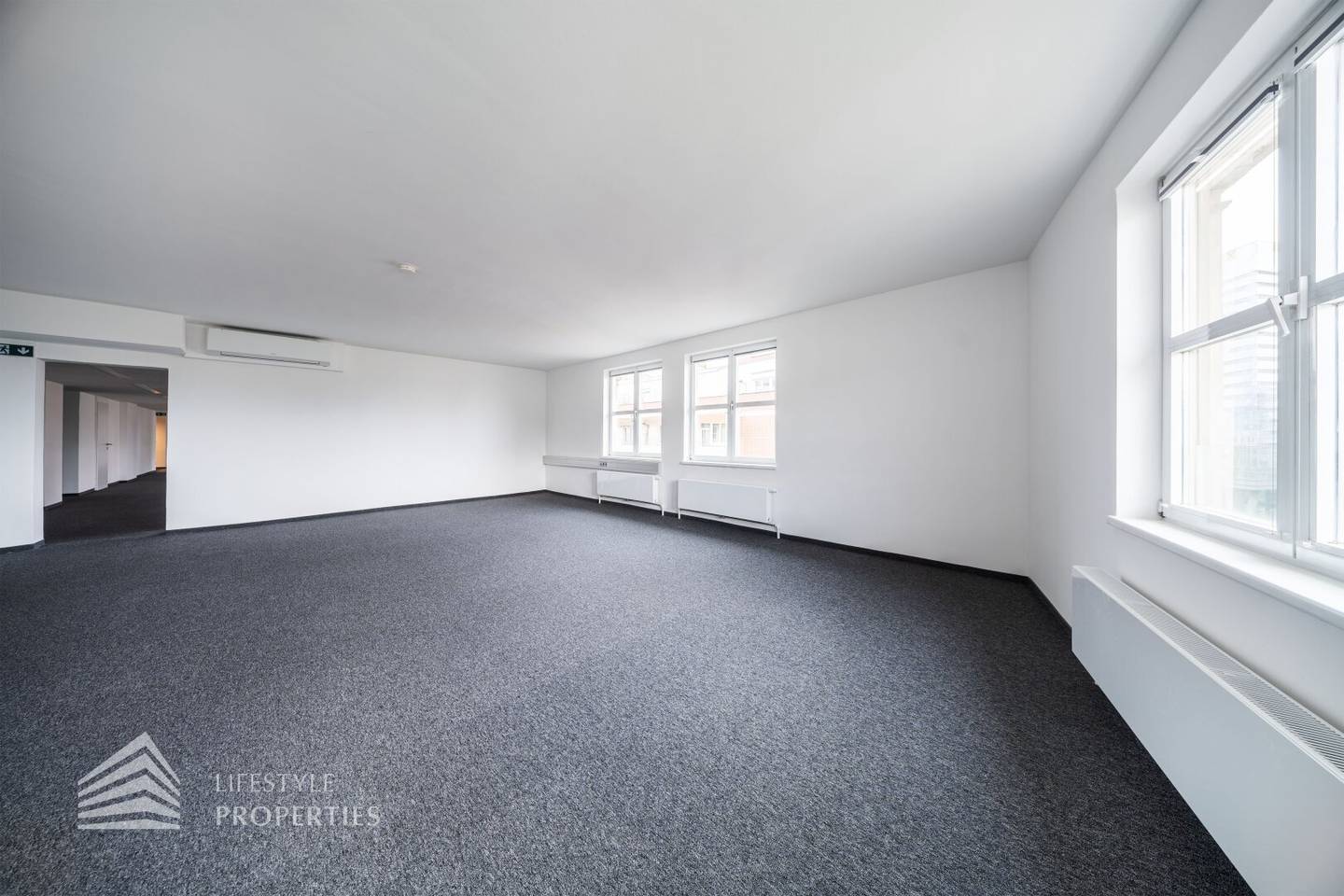 First occupancy! Elegant five room office in a prime location