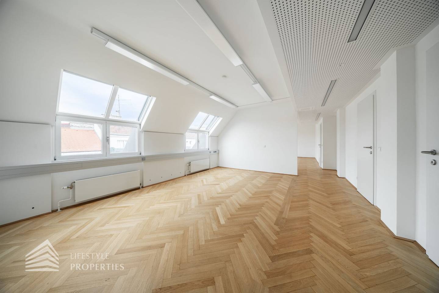 First occupancy Impressive 4-room office in top location
