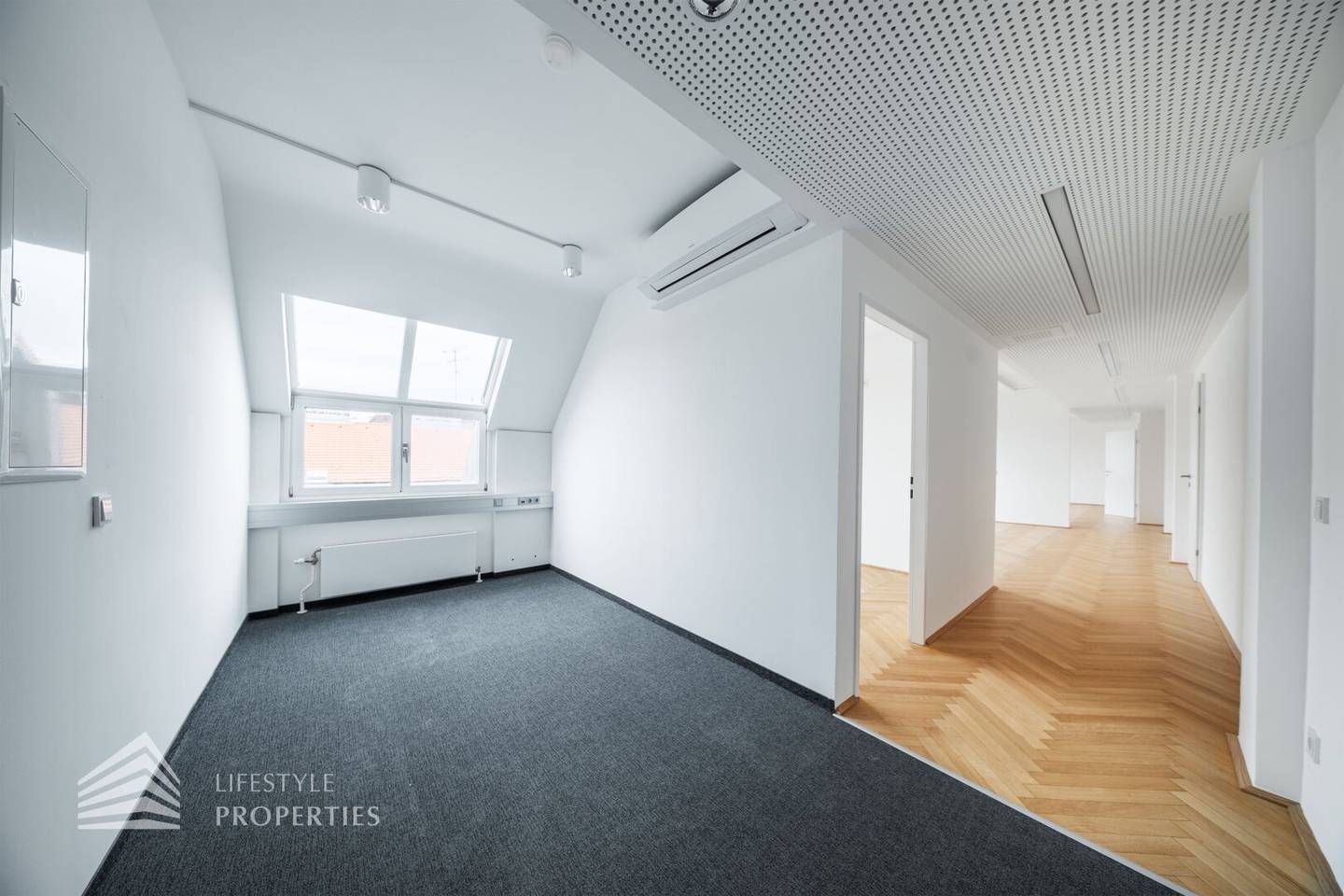 First occupancy Impressive 4-room office in top location