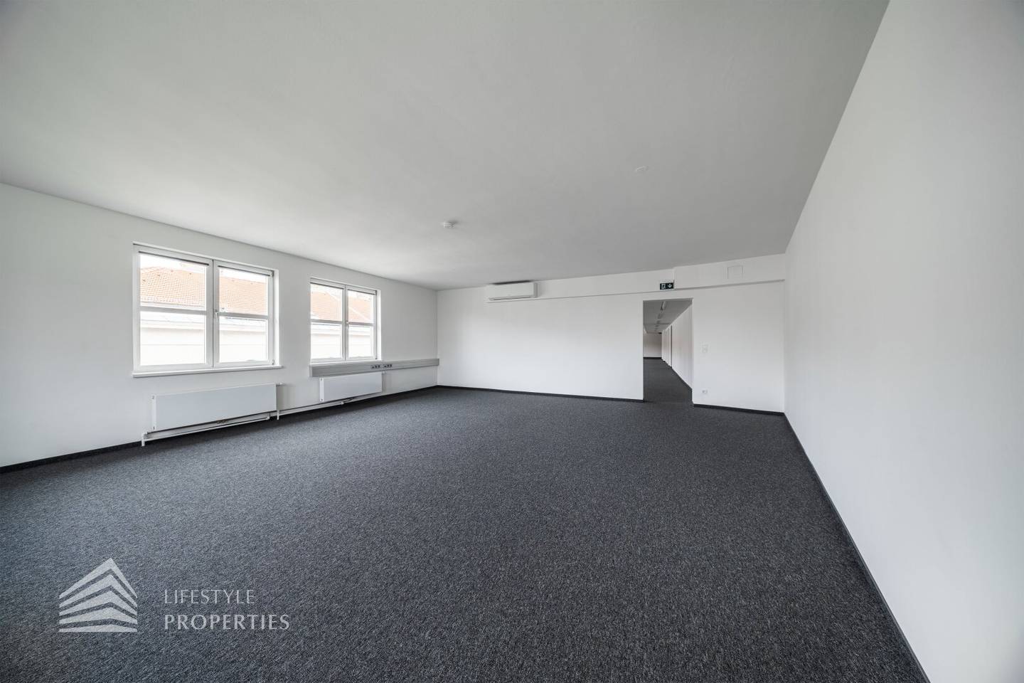 First occupancy! Spacious five-room office in top location
