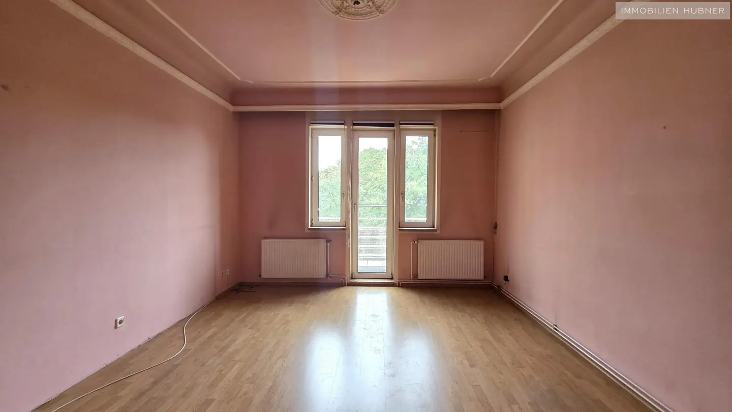 Altbauwohnung am Urban Loritz Platz mit westseitigem Balkon