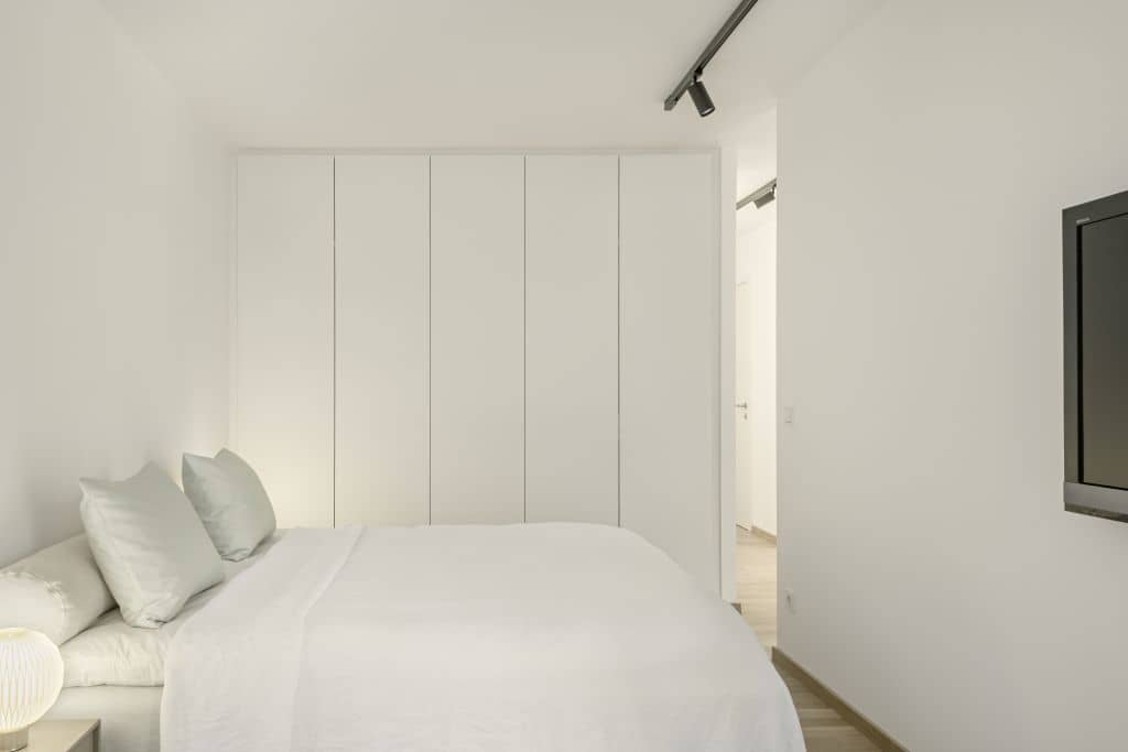 Smart 1-Room Apartment First Occupancy DC Flats