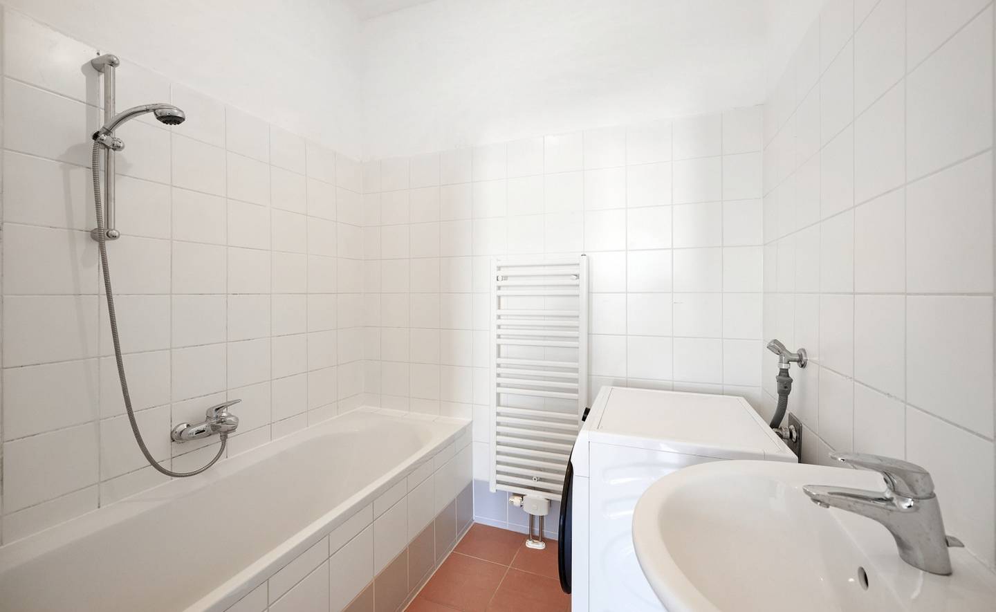 Lichtdurchflutete Wohnung im Altbau mit Aufzug