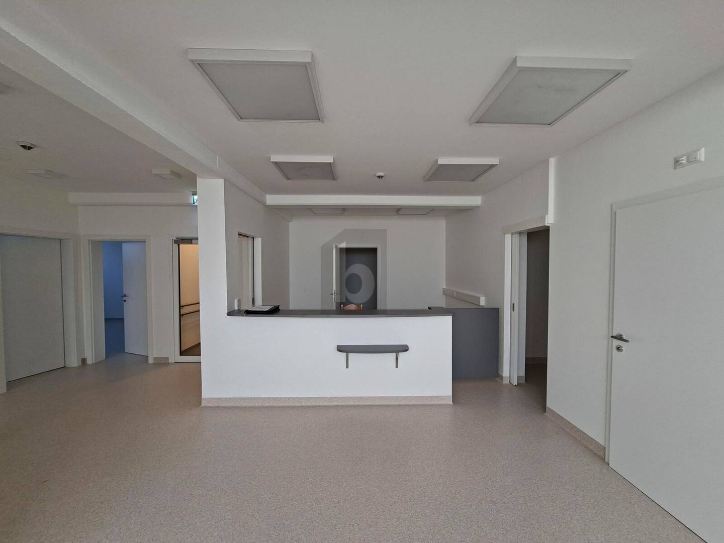 Barrier free commercial space in health center Wohnung