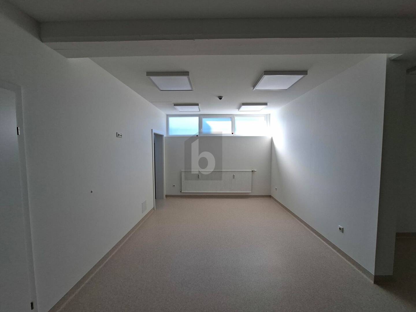 Barrier free commercial space in health center Wohnung