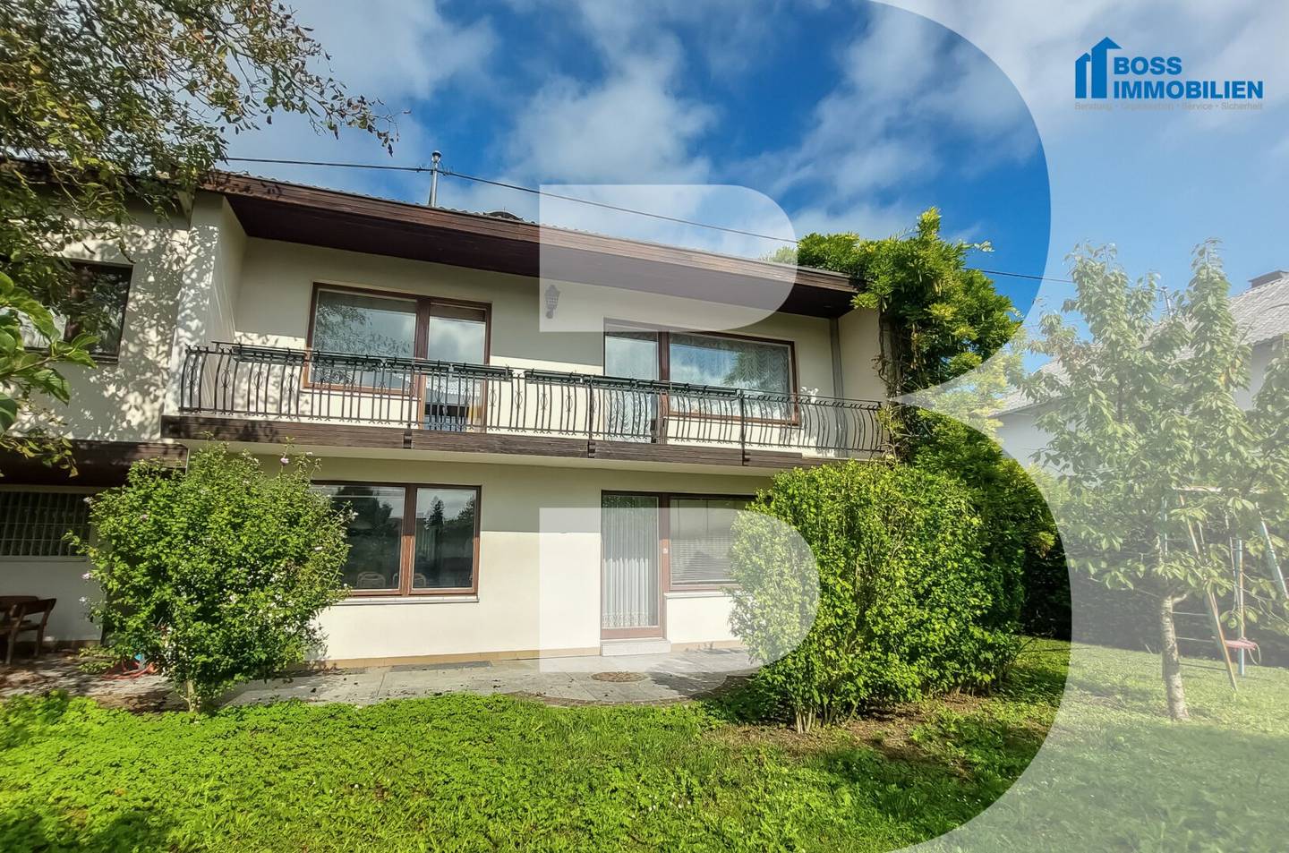Haus in Traun | großzügiges Eckgrundstück mit Pool, Garten, Terrasse