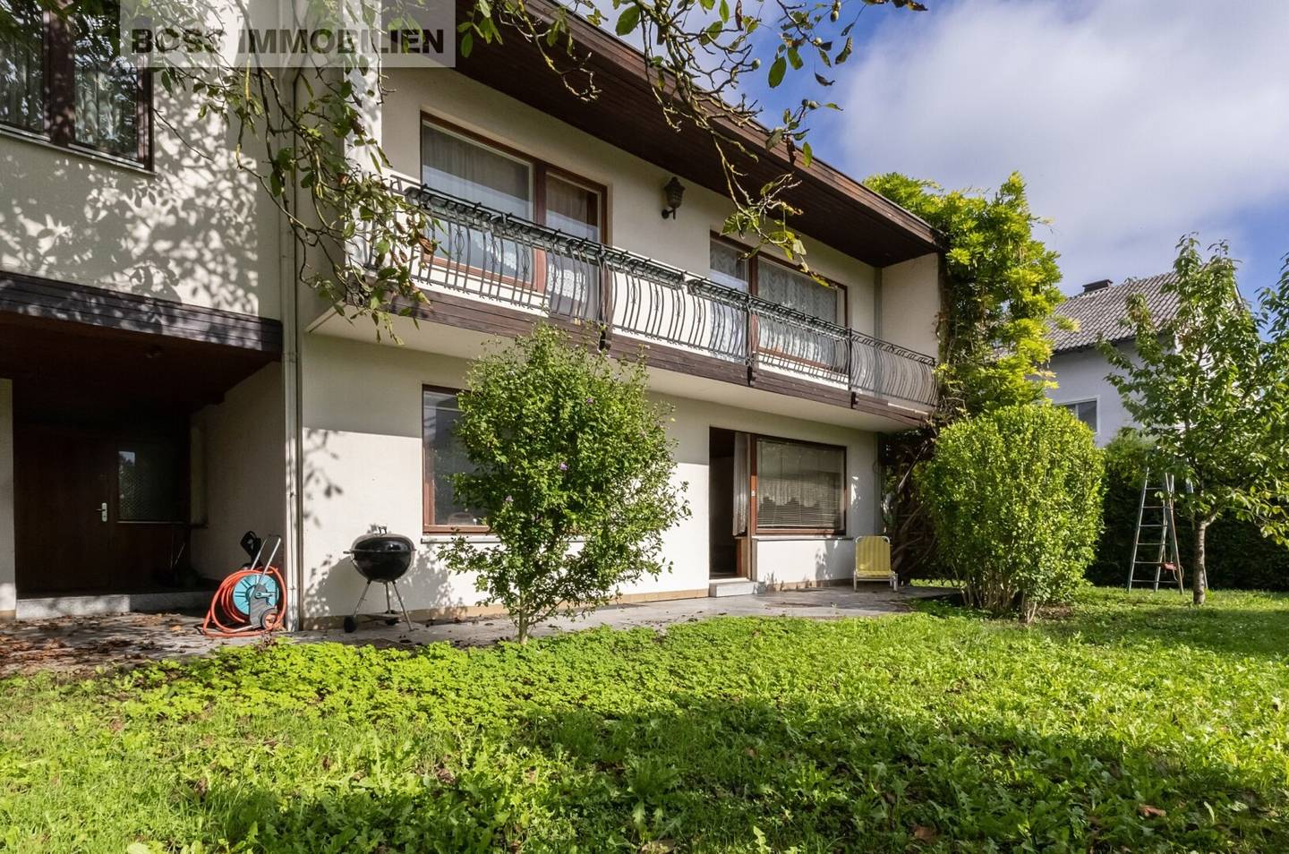 Haus in Traun | großzügiges Eckgrundstück mit Pool, Garten, Terrasse