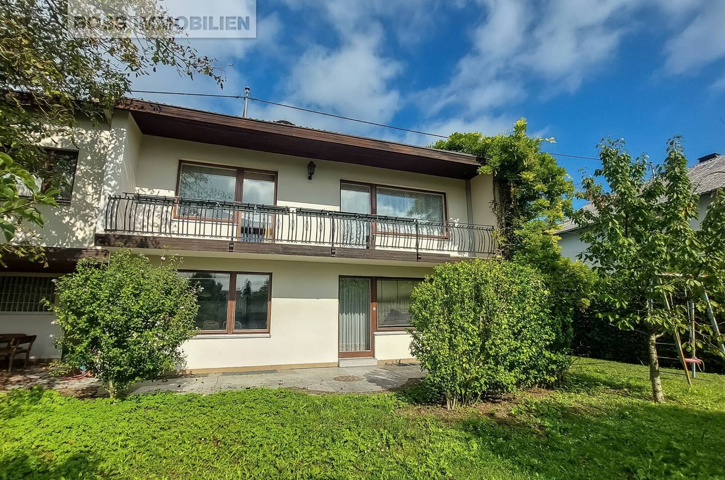Haus in Traun | großzügiges Eckgrundstück mit Pool, Garten, Terrasse