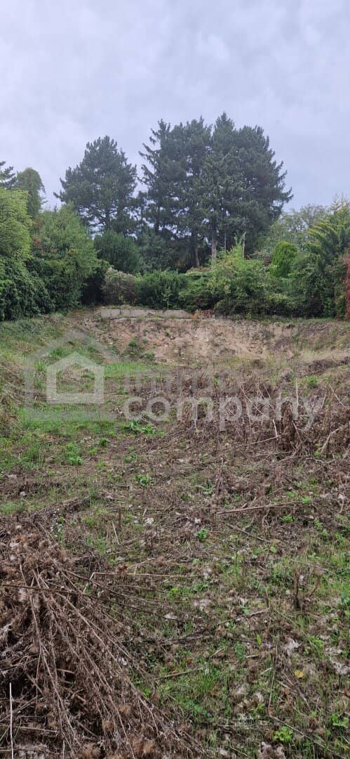 Villa plot with building permit in an exclusive location at the Nussberg