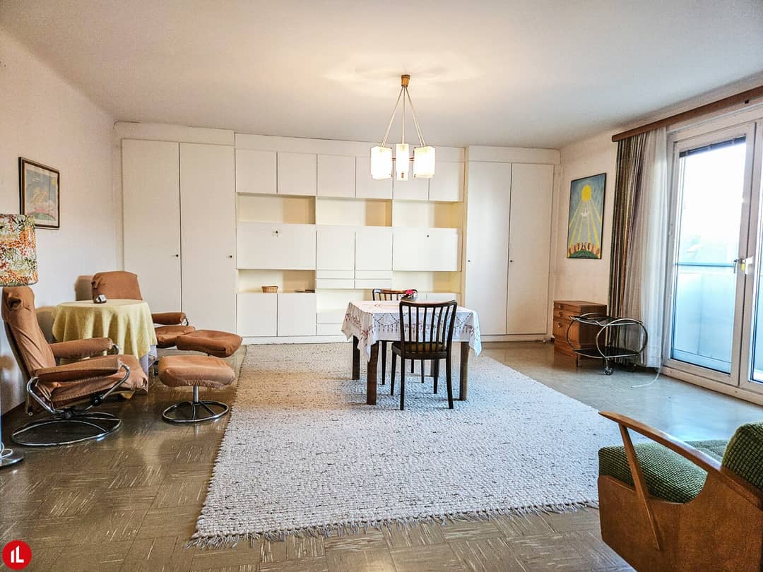 Apartment Schwechat Spacious four room potential