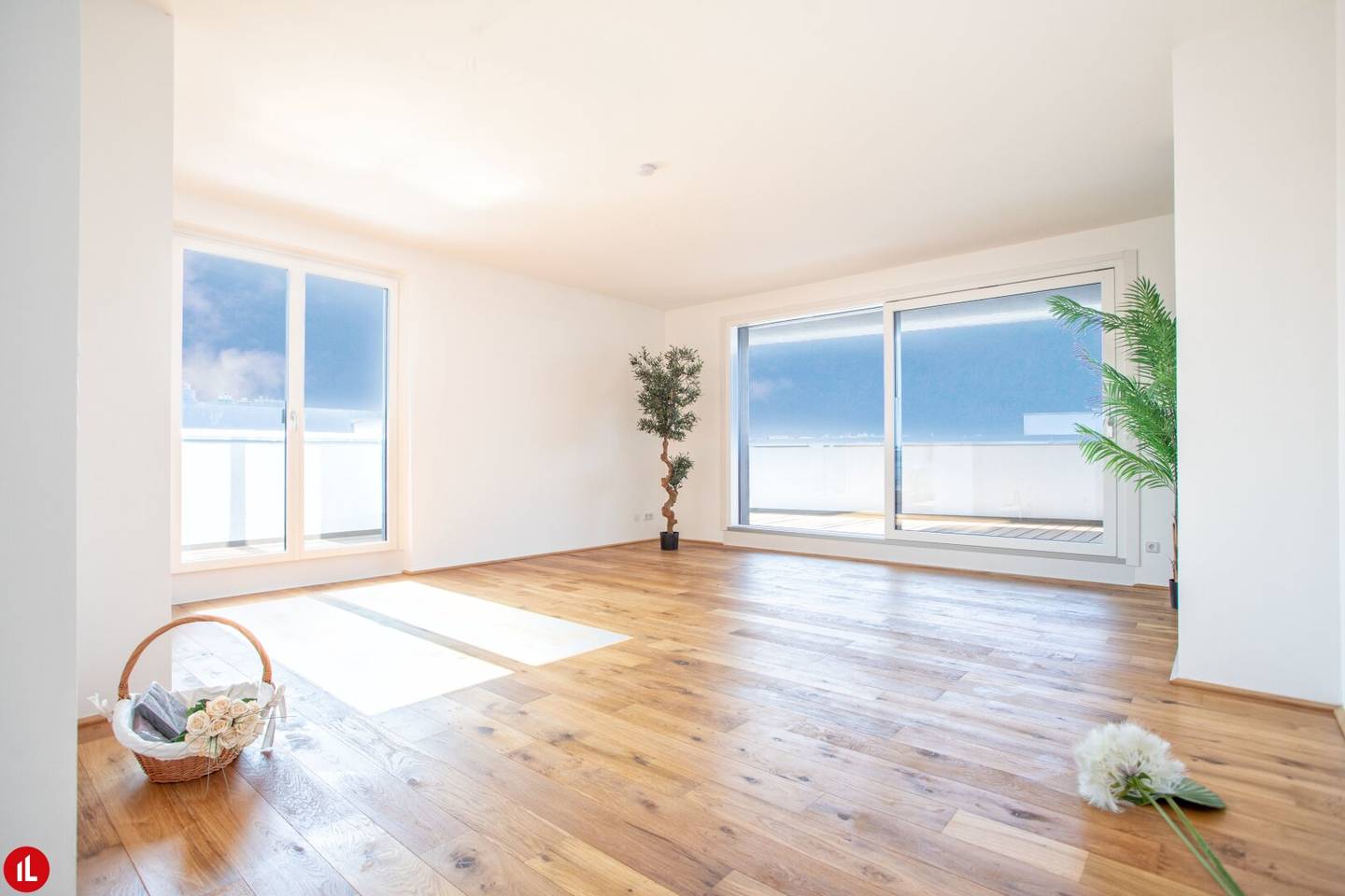 Top floor apartment with large southwest terrace and new build standard