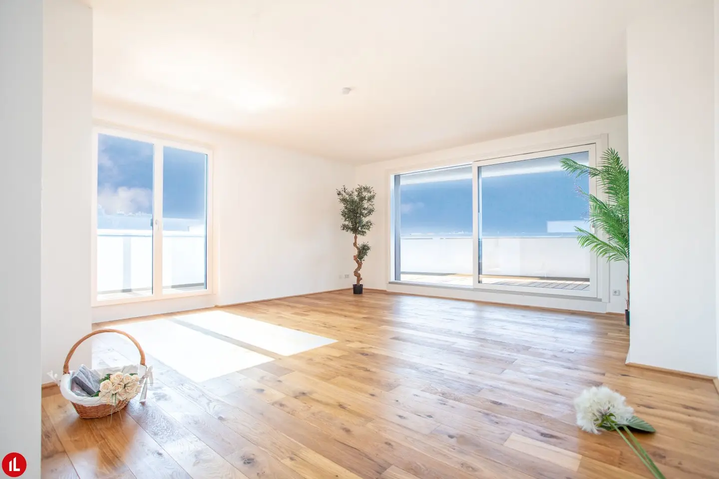 Top floor apartment with large southwest terrace and new build standard