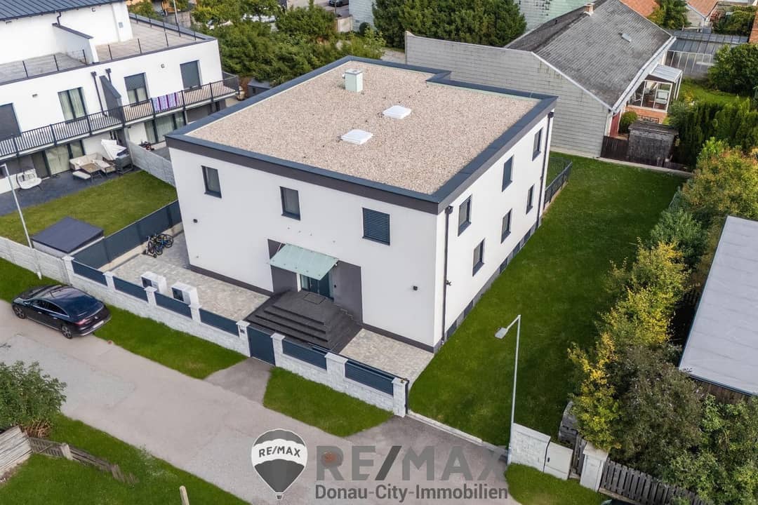 Exklusives Einfamilienhaus in Mannswörth mit 8 Zimmern und Terrasse