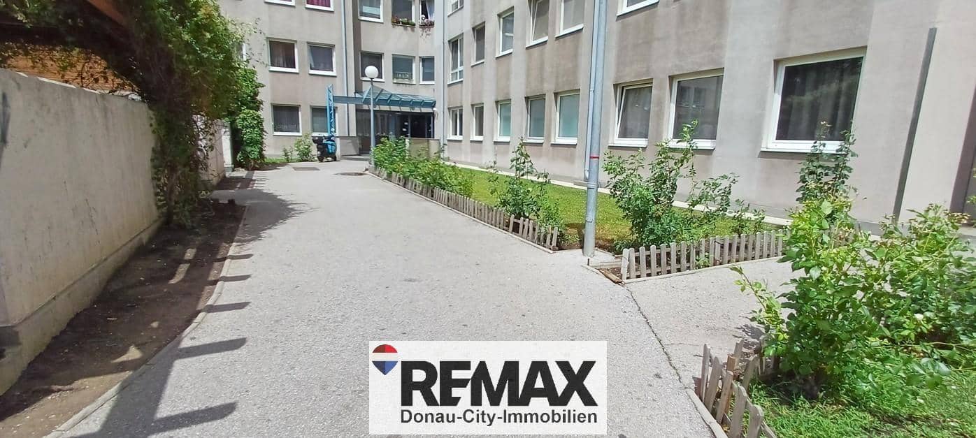 Apartment Three identical two room flats near Matzleinsdorferplatz