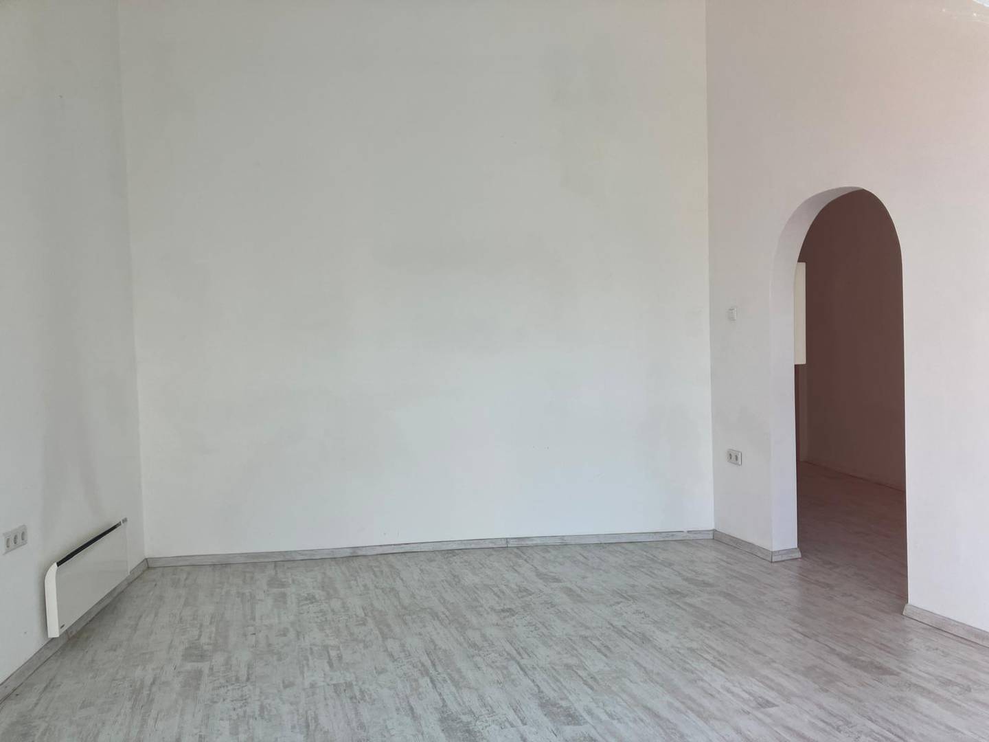 Geschäftslokal in Wien-Speising mit großen Fensterfronten, 73,86 m²