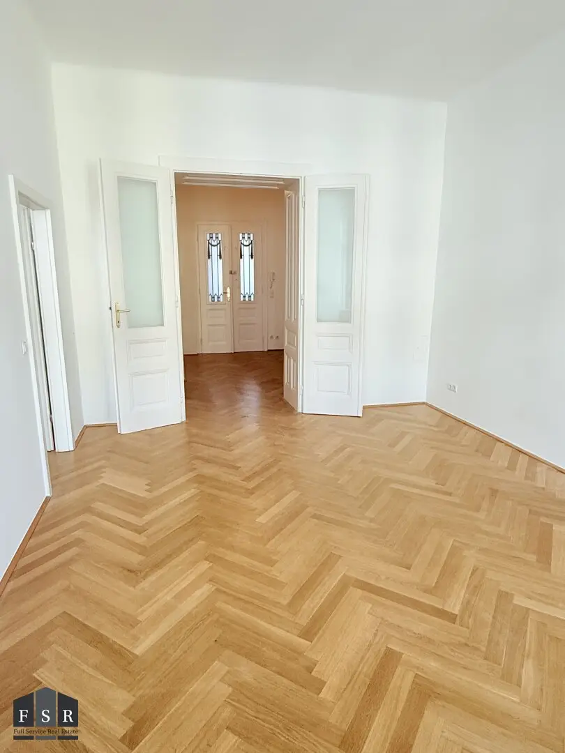 Very bright 2.5 room apartment near Siebenbrunnenplatz