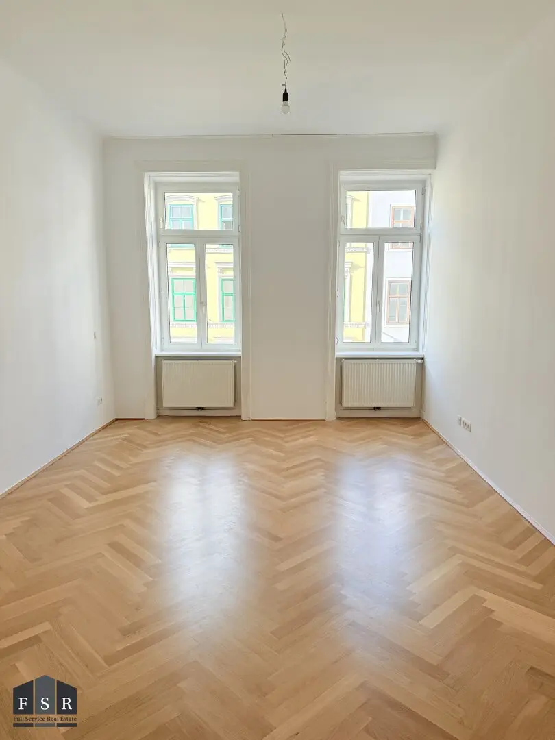 Very bright 2.5 room apartment near Siebenbrunnenplatz