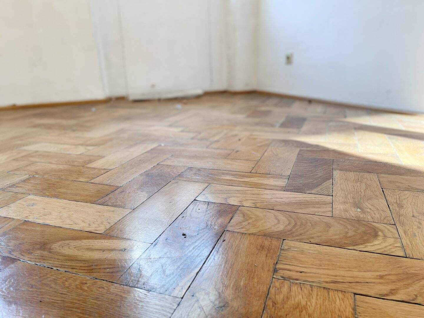 Apartment near Augarten old building with potential