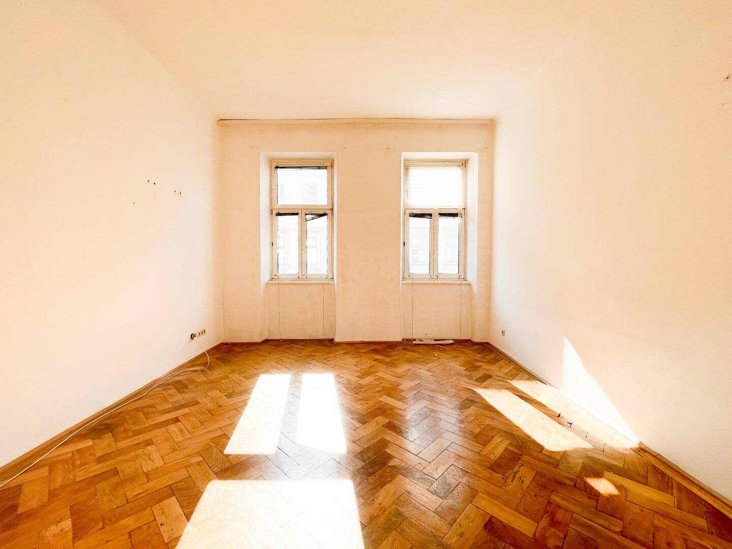 Apartment near Augarten old building with potential