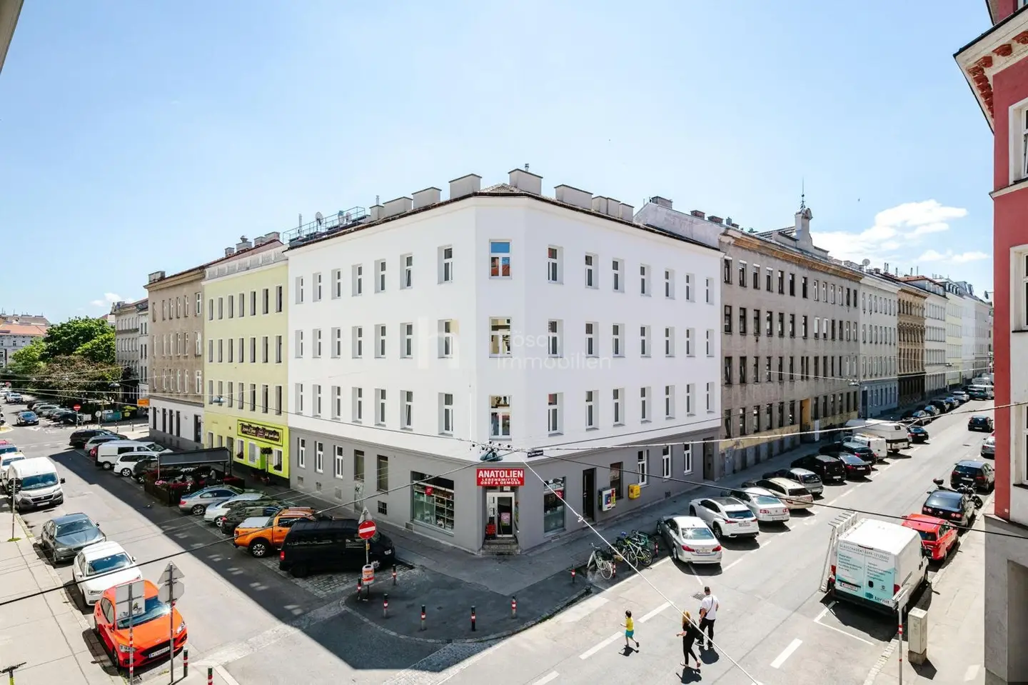 Apartment with old building charm and elevator tenanted until 2028 near the main train station