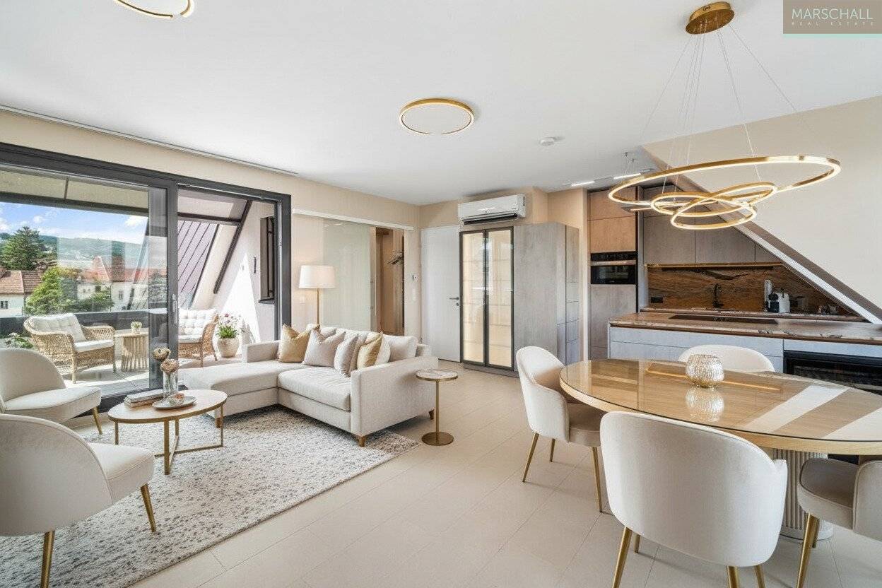 Apartment with terrace and view near city square