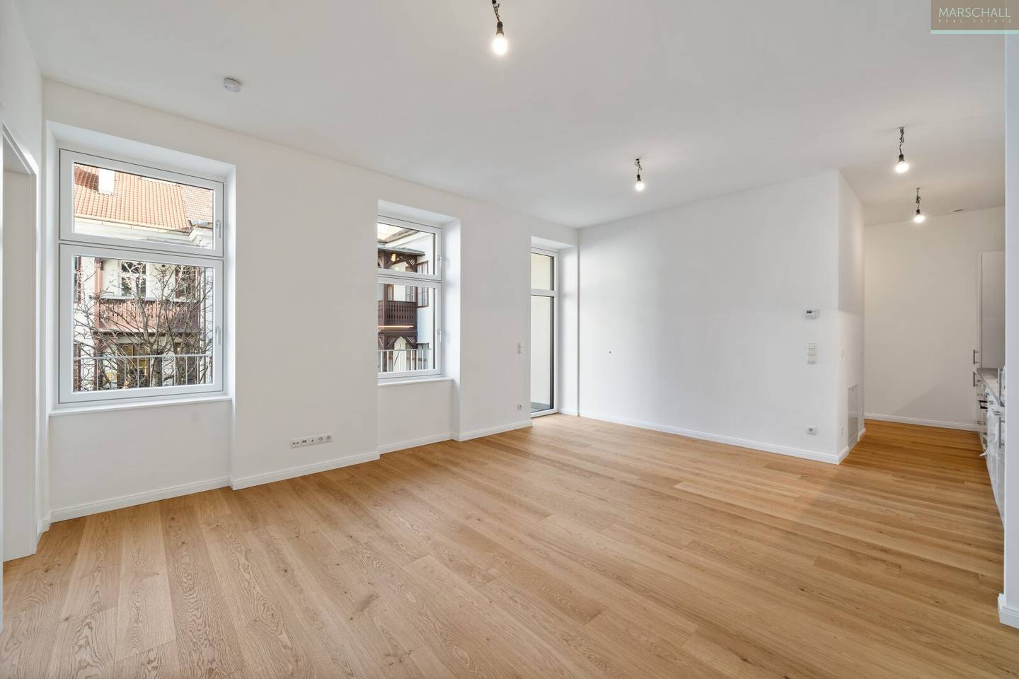 Old building apartment with garden near Volksoper