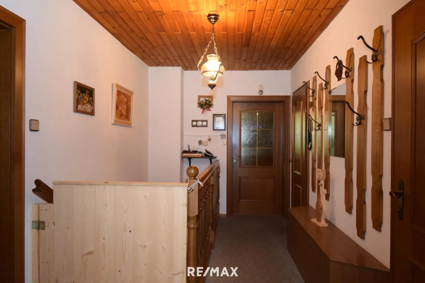 Spacious apartment in a quiet green setting with balcony