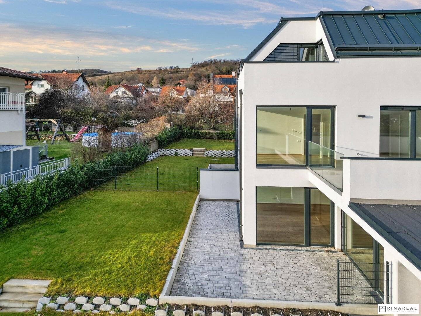FÜR ANLEGER | VERMIETETE, wunderschöne, moderne & lichtdurchflutete Doppelhaushälfte | 5 Zimmer - ca. 143 m² | AHORNGASSE - St. Georgen, Eisenstadt