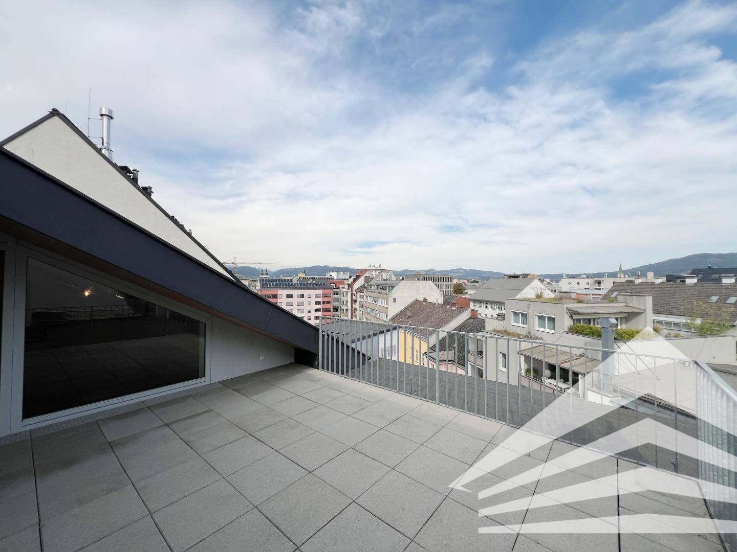 Maisonette apartment city center roof terrace