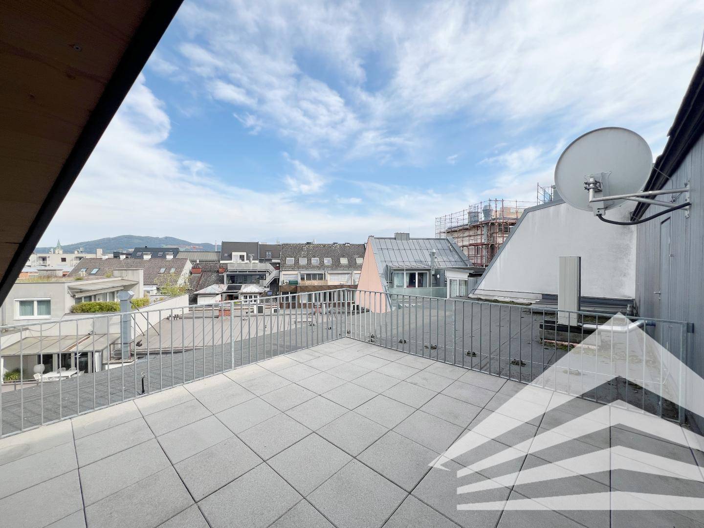 Maisonette apartment city center roof terrace