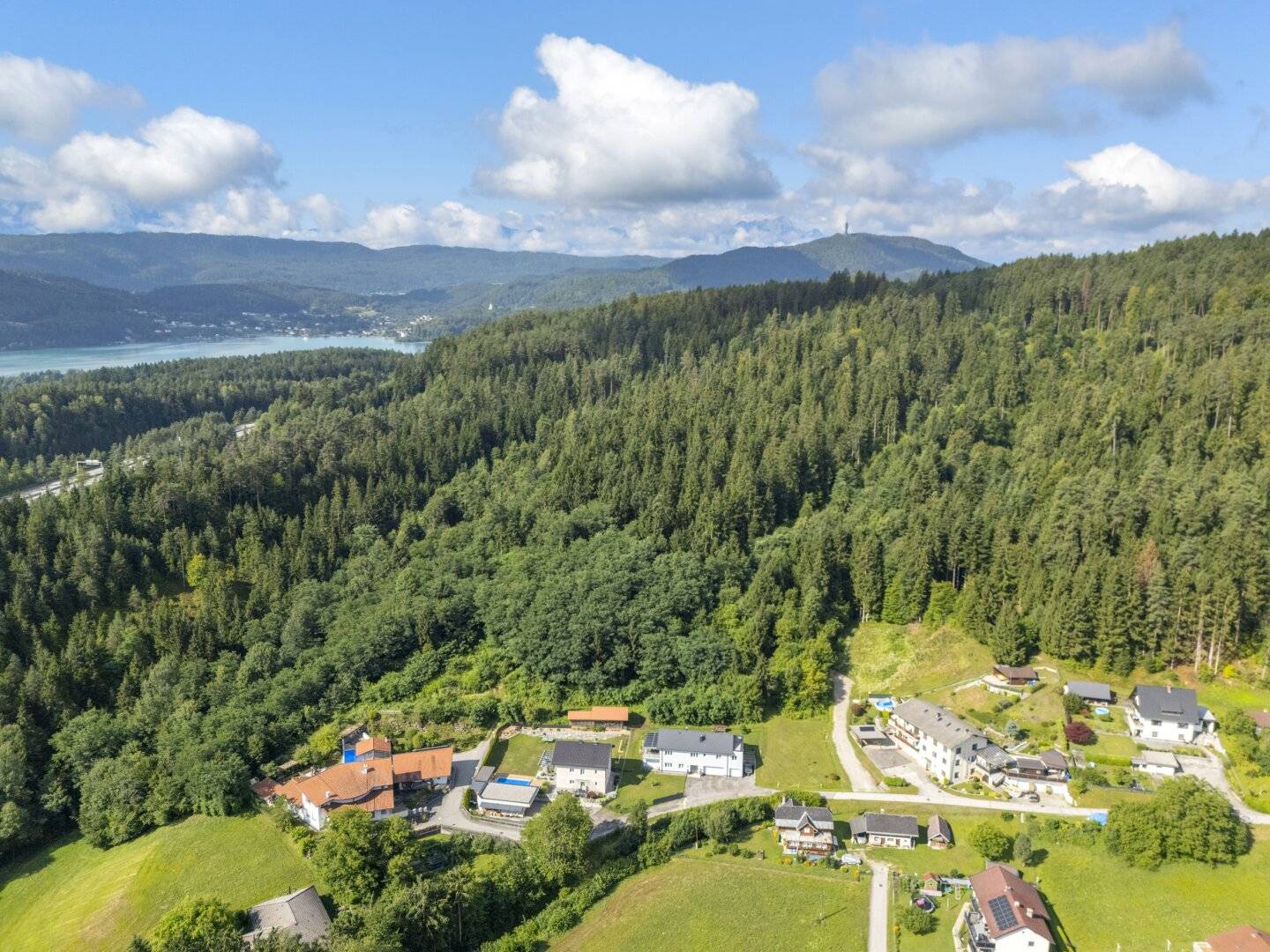 Dreamlike building plot in a quiet location near the lake 2,069 m² for your own home