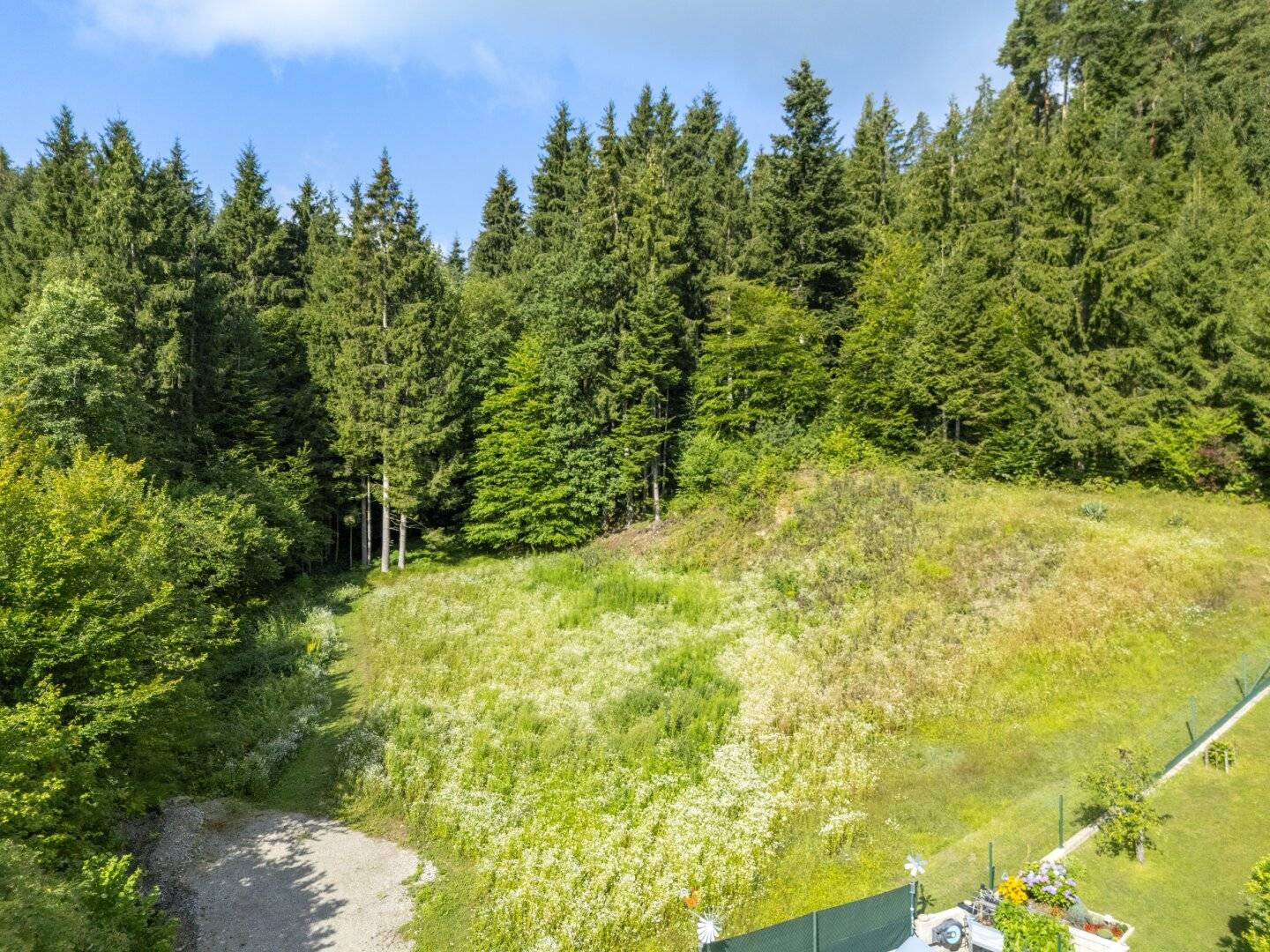 Dreamlike building plot in a quiet location near the lake 2,069 m² for your own home