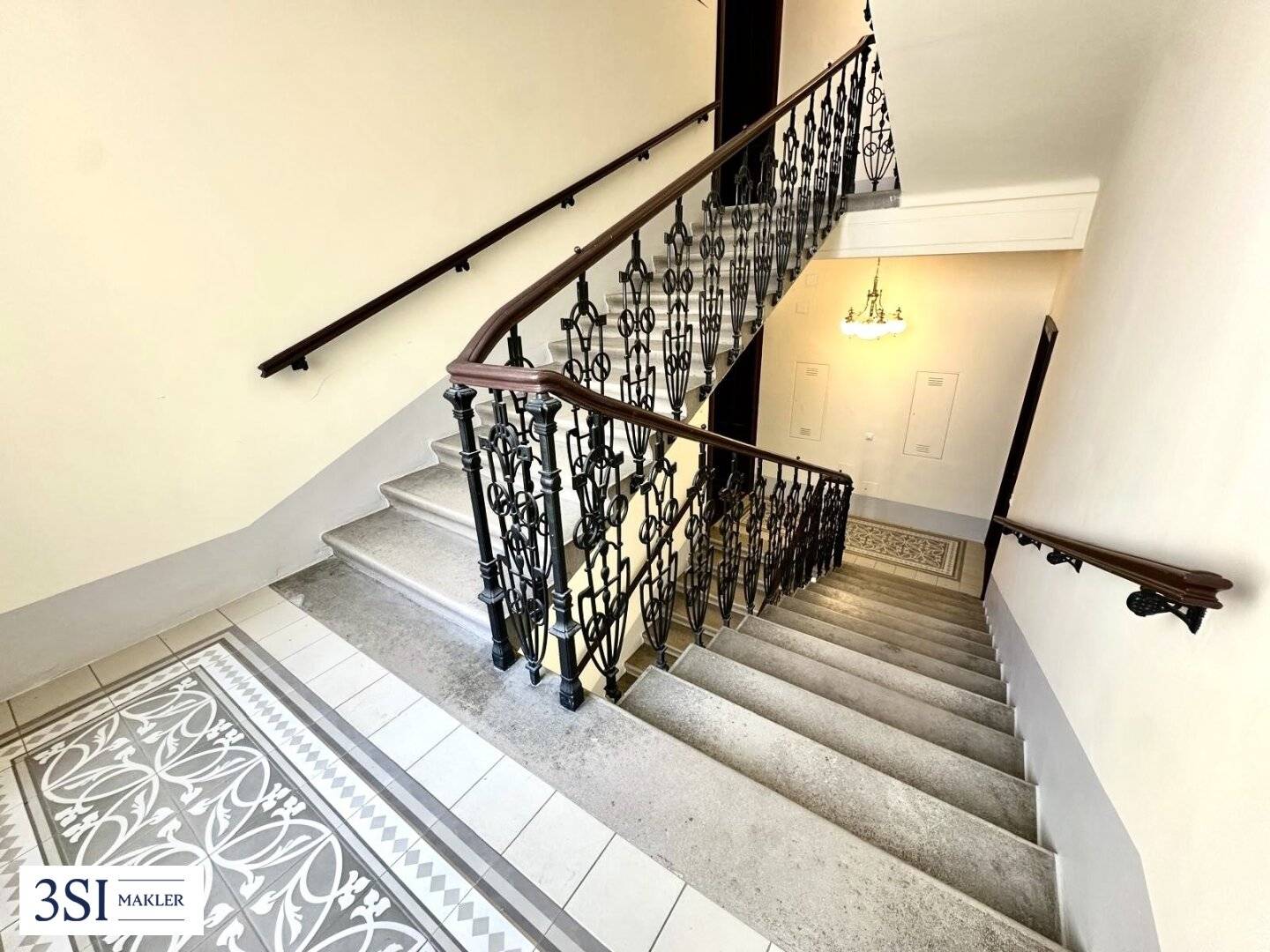 Attic apartment with development study near Alois Drasche Park