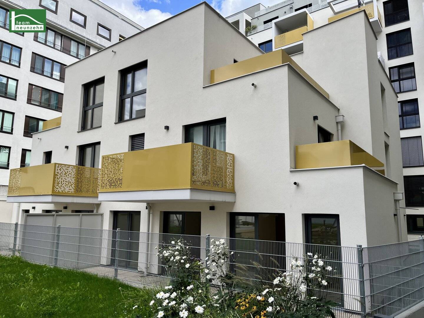 Kitchen and underground parking space already included! Lovely new-build first-occupancy apartment between An der Schanze and the Cherry Blossom Park