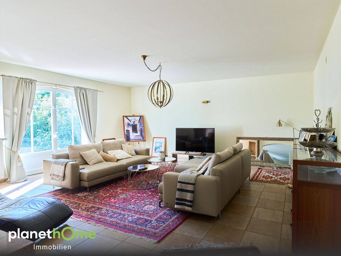 Mondäne Residenz in Bad Vöslau mit Gästehaus und 4 großen Garagen