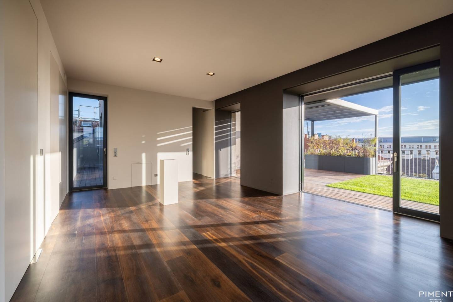Penthouse with garden terrace and far view