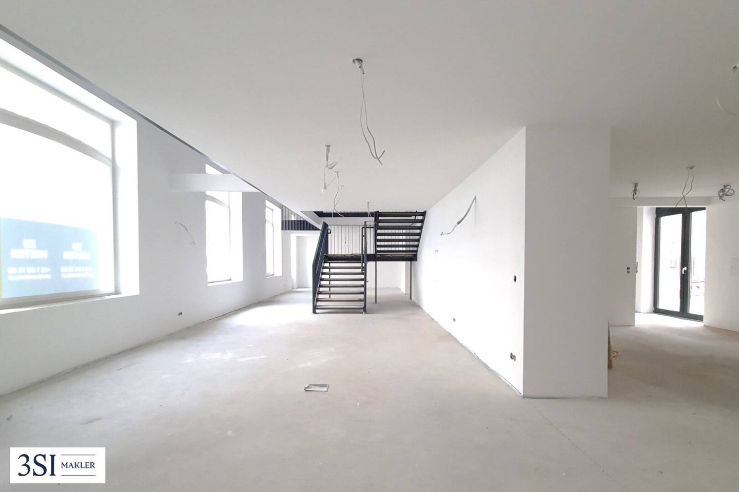 Extraordinary Office Loft in a Representative Period Style Building at Wallensteinplatz