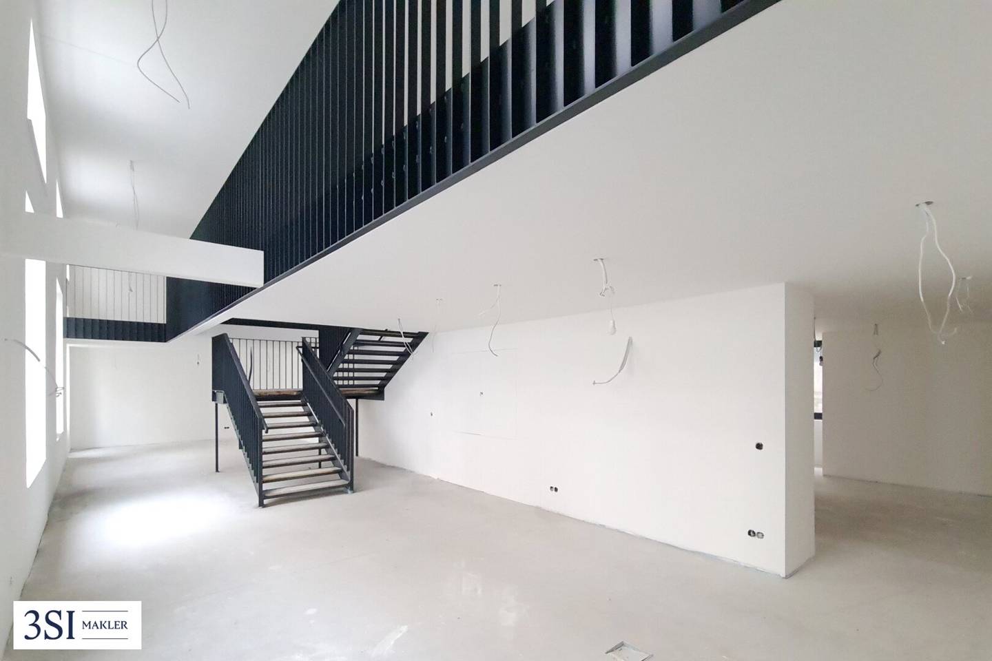 Extraordinary Office Loft in a Representative Period Style Building at Wallensteinplatz